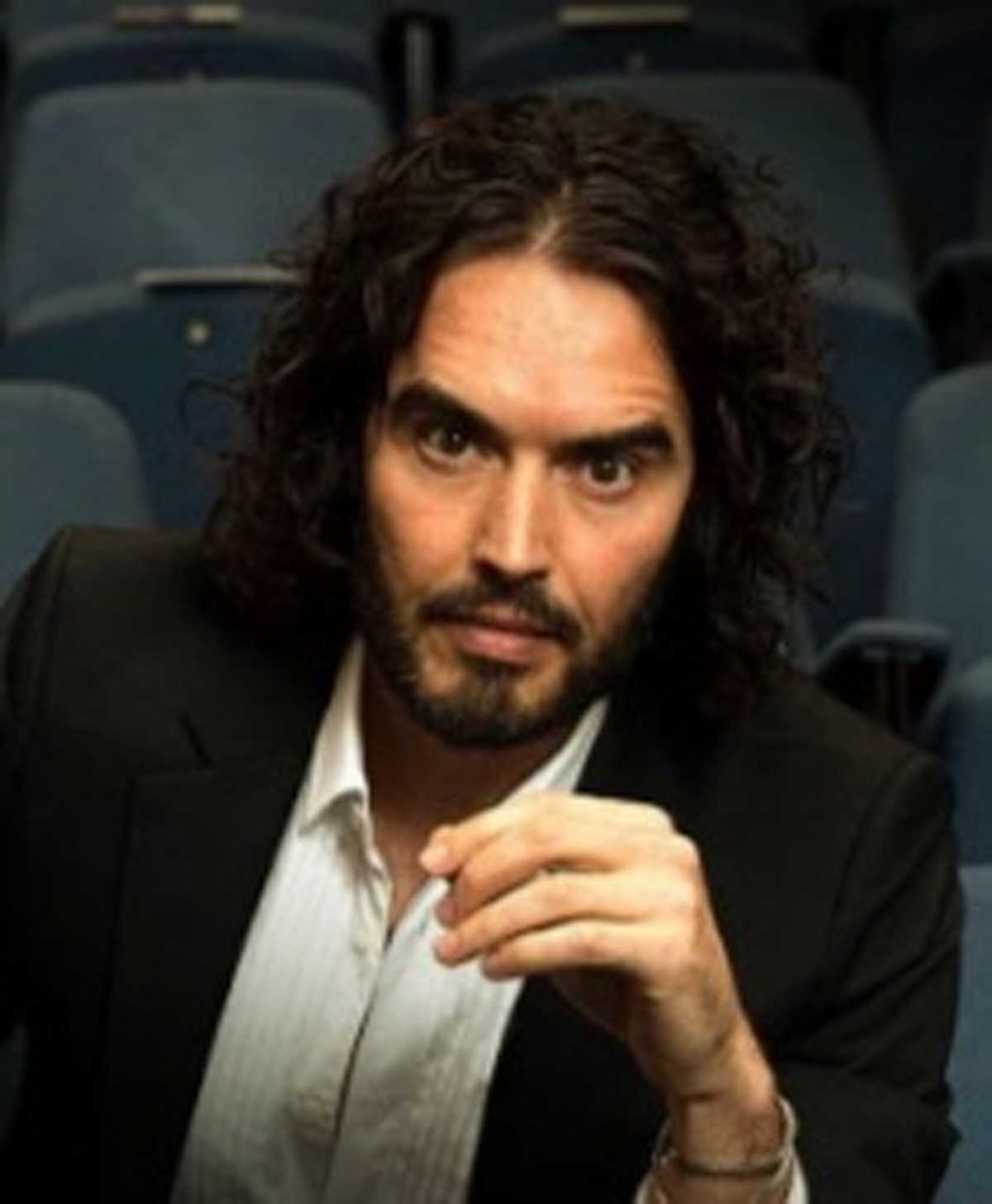 रसेल ब्रांड पर आरोप लगाने वाली ने बताया कैसे उसका इस्तेमाल और उसके साथ दुर्व्यवहार किया गया